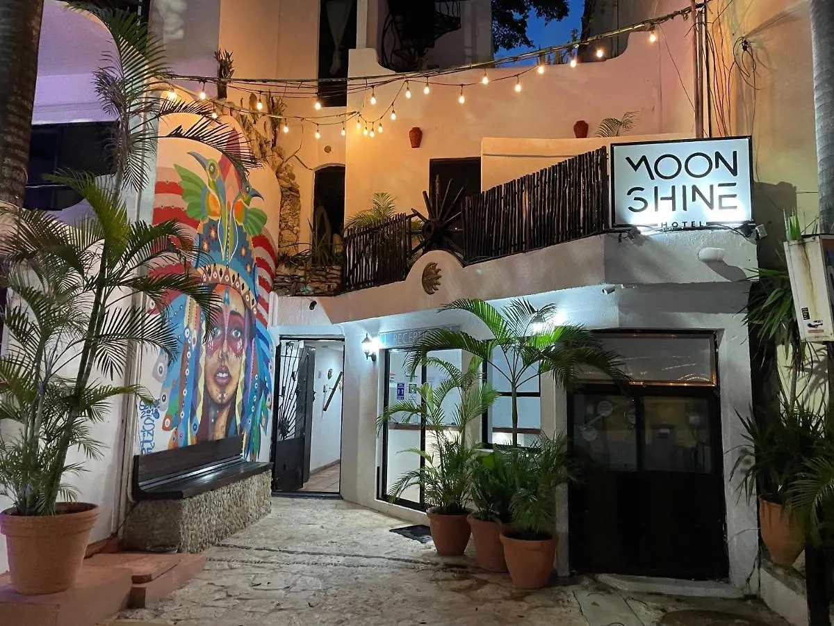 Moonshine Hotel Плая-дель-Кармен