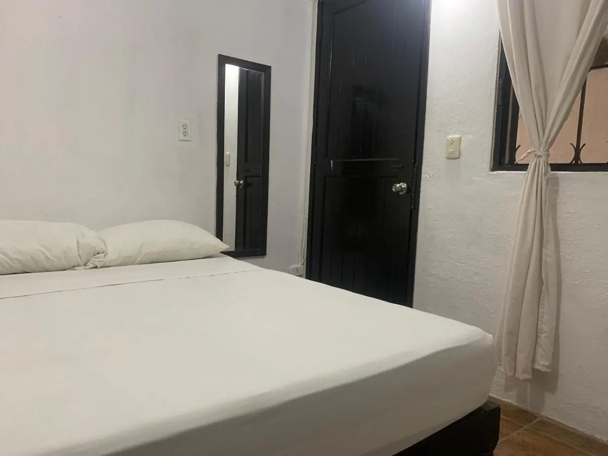 Moonshine Hotel Плая-дель-Кармен