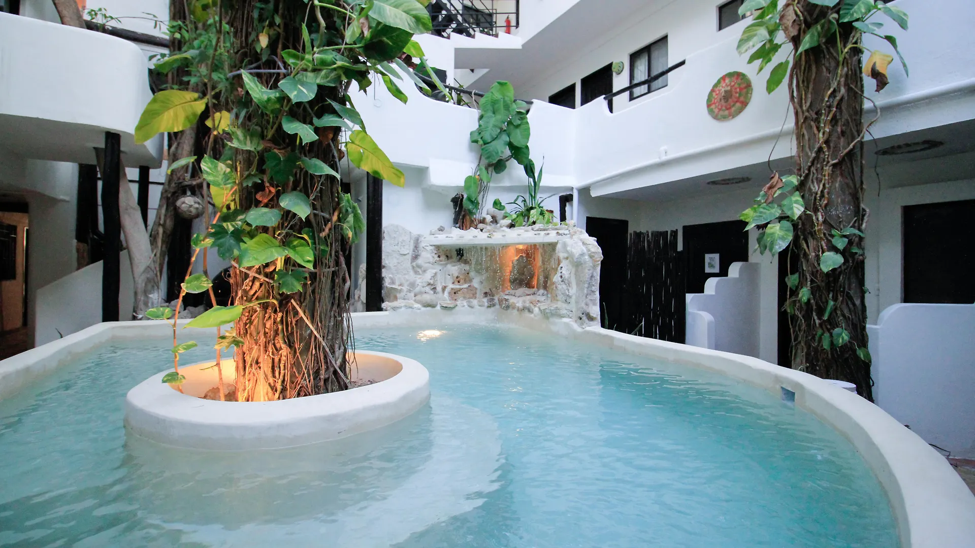 Moonshine Hotel Плая-дель-Кармен