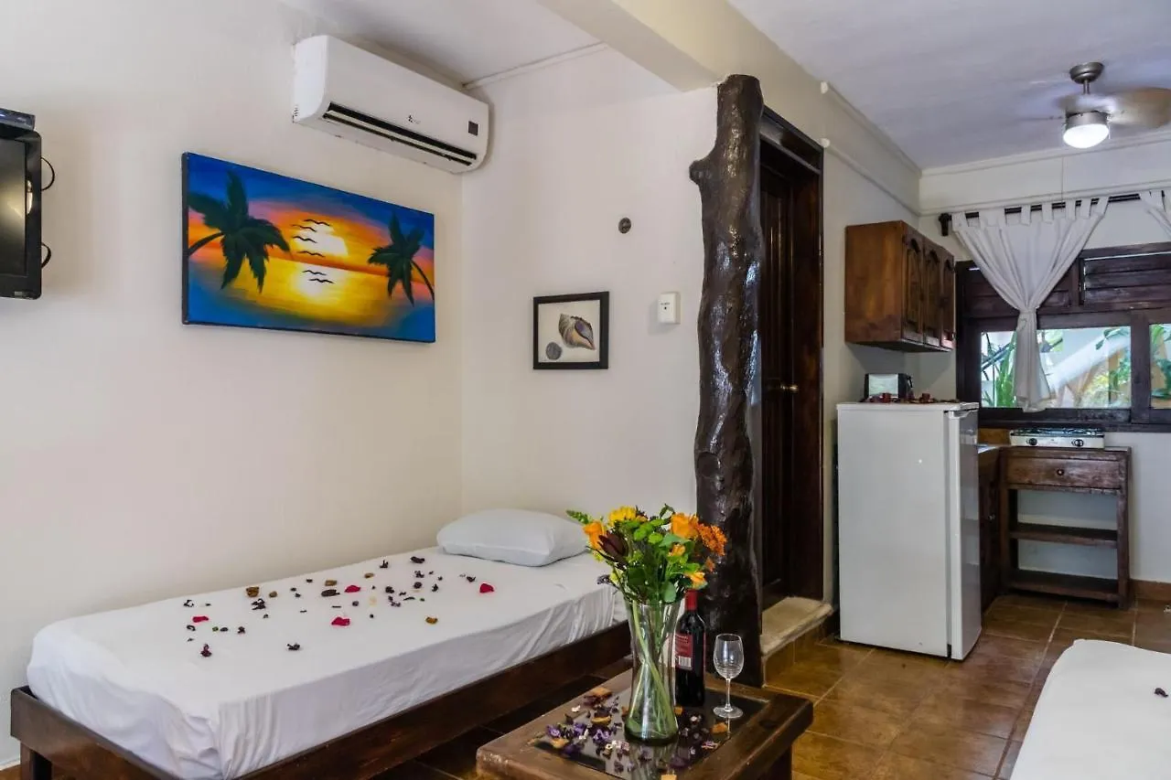 Moonshine Hotel Плая-дель-Кармен