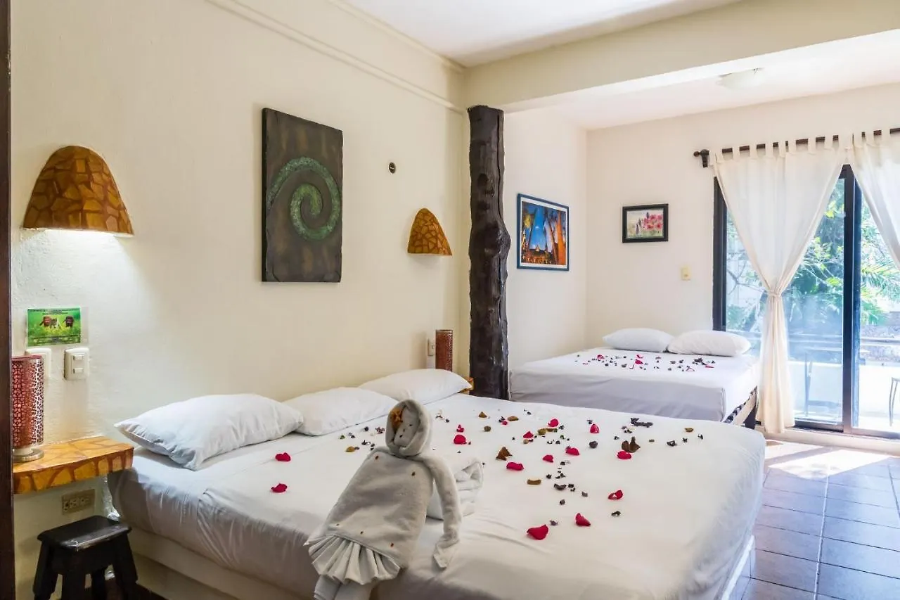 Moonshine Hotel Playa del Carmen 3*,