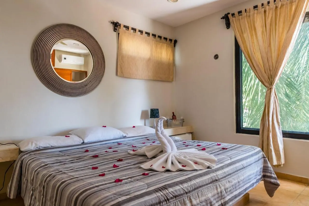 Moonshine Hotel Playa del Carmen 3*,